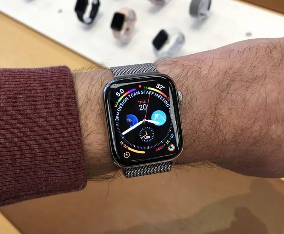 Как на часы x8 pro установить игры. Часы эпл вотч 4. Apple watch 44mm. Apple IWATCH 4 44mm. Apple watch 6 44 mm.