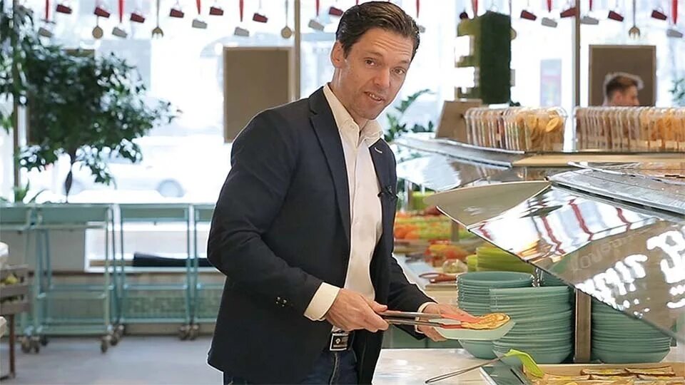 сдача в аренду. сан саныч тнт школа ремонта. сдача про. юмор про отчетность. мем про сдачу экзамена.