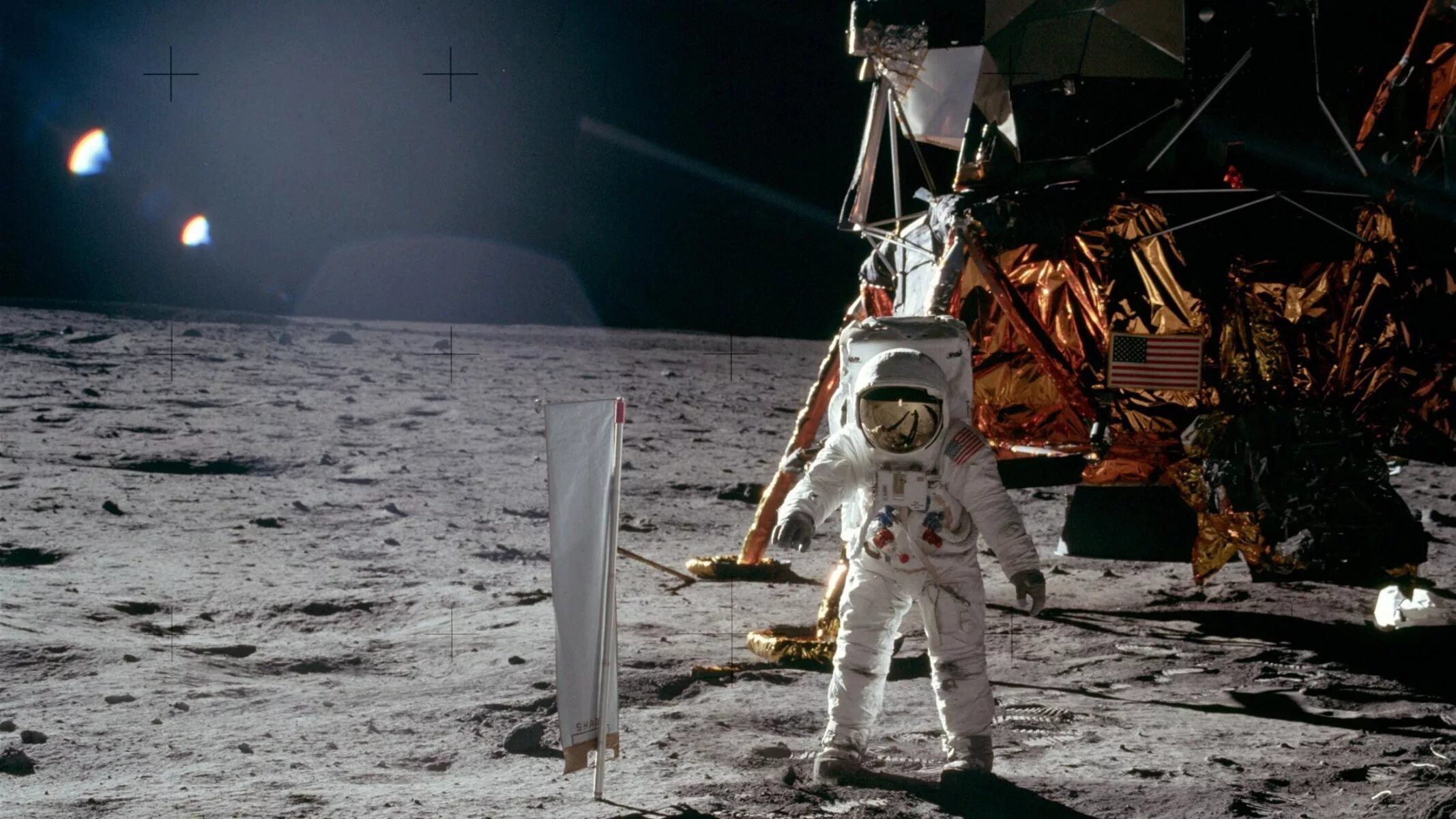 The astronauts on the moon. Апполо 11 на Луне.