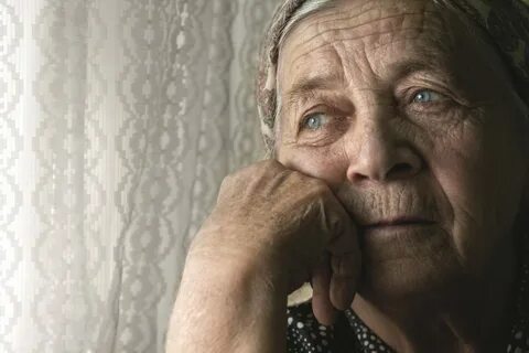 Старая незамужняя женщина