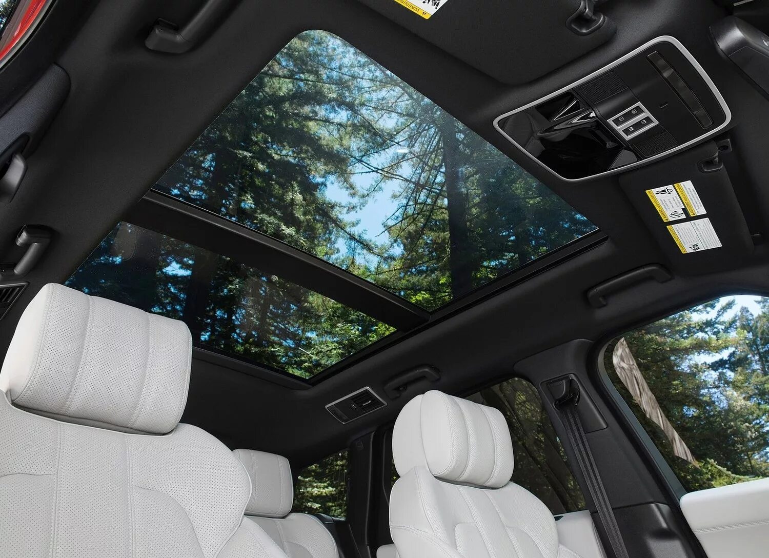 Range rover evoque 2020 с панорамной крышей. Ленд ровер рендж ровер 3 люк. Люк range rover. Рендж ровер с люком. Range rover l322 потолок кожа.