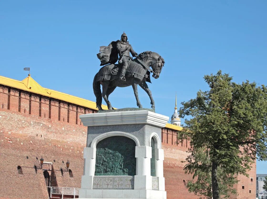 Донской фото. Коломна, Коломенский Кремль, памятник Дмитрию Донскому. Памятник Дмитрию Донскому в Коломне. Дмитрий Донской памятник в Коломне. Дмитрий Донской Коломна.