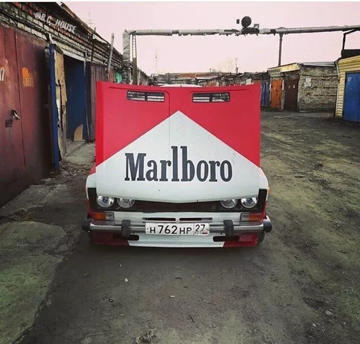 Мальборо жигули 2105. Мальборо машина. Bmw m5 e34- marlboro. Bmw e36 marlboro. Винил на 2107 мальборо.