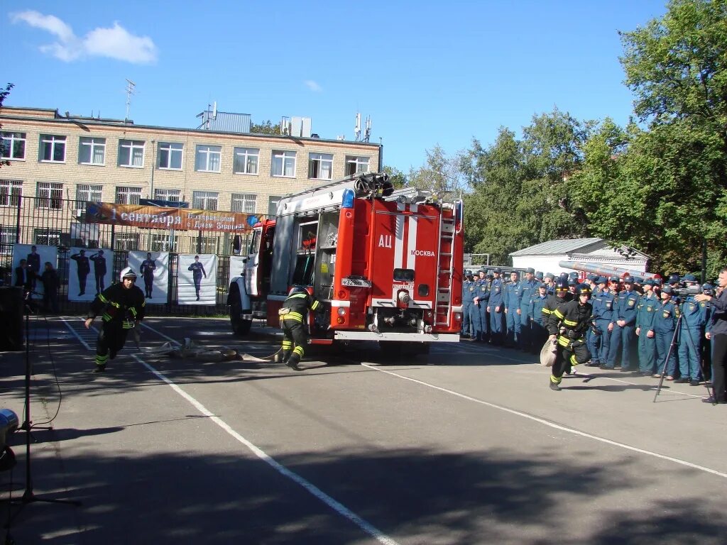 Пожарные колледжи после 9. Училище МЧС В Челябинске. Обоянское училище МЧС. Колледж МЧС Рязань. Перемышль МЧС училище.