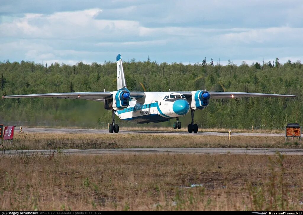 Самолет таксимо. АН-24 КРАСАВИА Черемшанка. Аэропорт Таксимо АН-24. АН-24 споттинг. АН-24 В аэропорту.