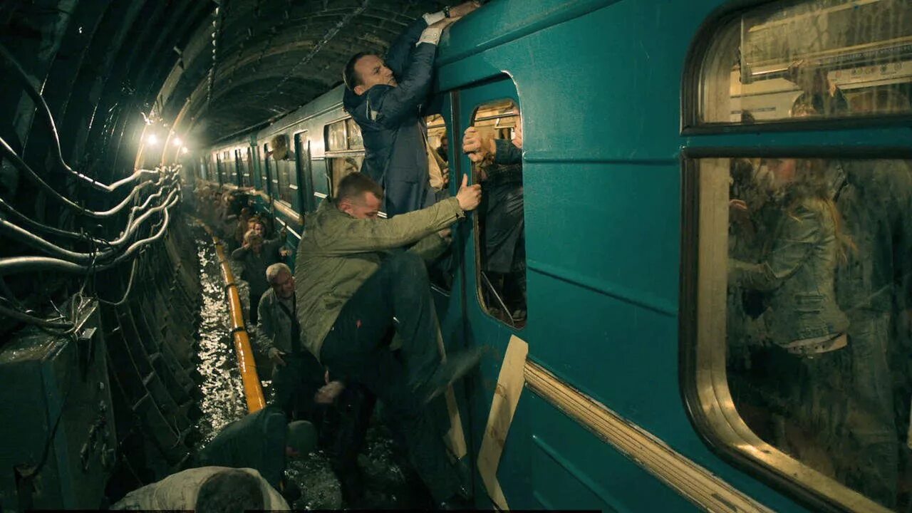Поезд вышел в 8 часов утра
