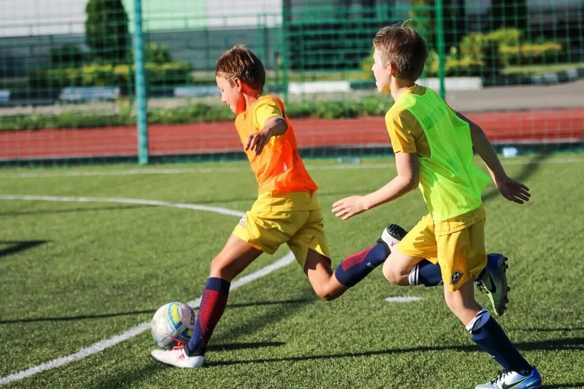 Football school. Футбольная секция. Футбол в школе. Детская секция по футболу. Футбольная школа для детей.