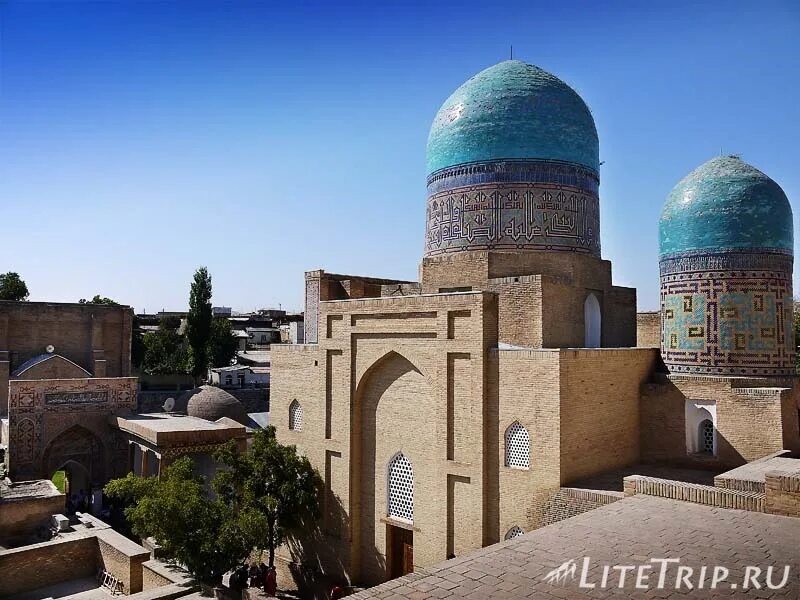 Регистан худжанд. Медресе шердор в самарканде. Медресе шир-дор в самарканде. Самарканд численность. Мечеть би би ханум в самарканде.