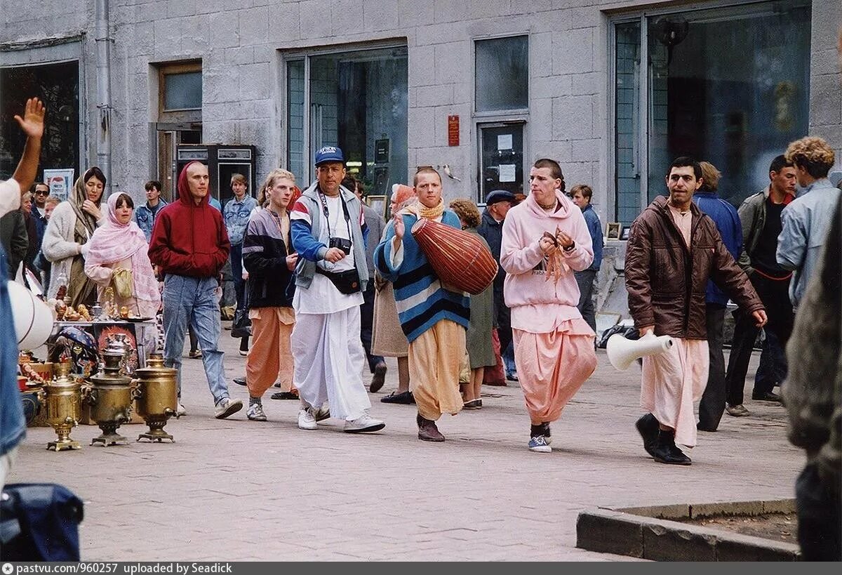 Фотография 80 х. Кришнаиты в Москве в 90е. Культурная жизнь в России 90-х годов. Россия в 80-е годы. 90-Е годы в России.