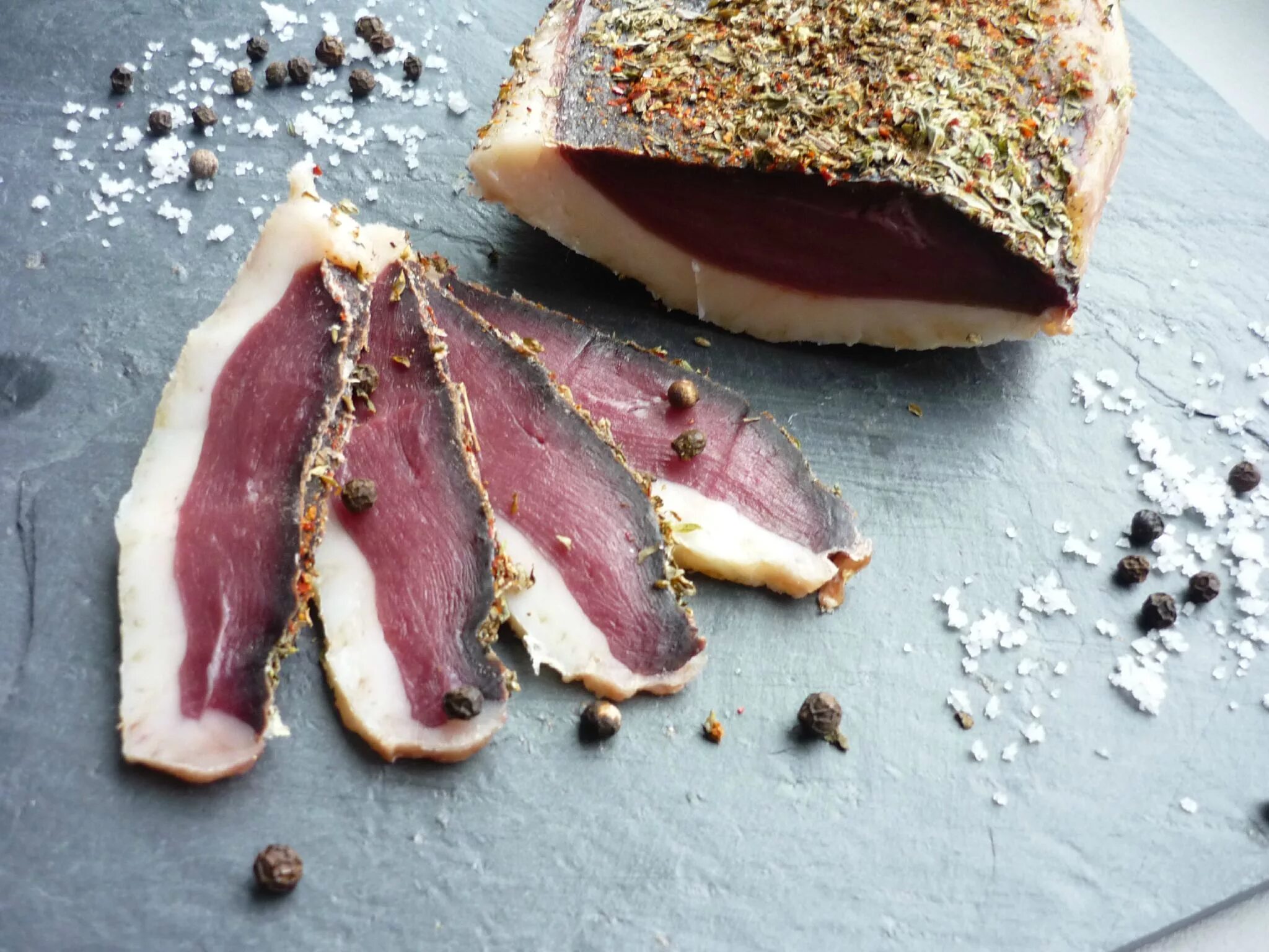 вяленая утиная грудка. утиная грудка сыровяленая. утиная грудка сыровяленая. вяленая утиная грудка. подкопченная сыровяленая утиная грудка ипатов.