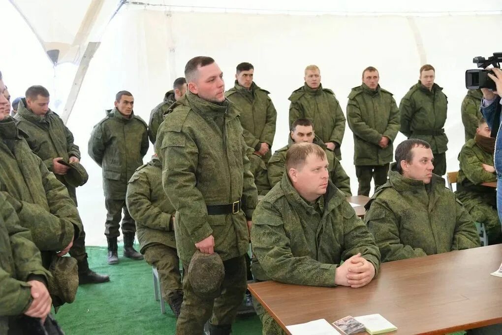 Воспитанники омского военно-патриотического десантного клуба имени святого князя
