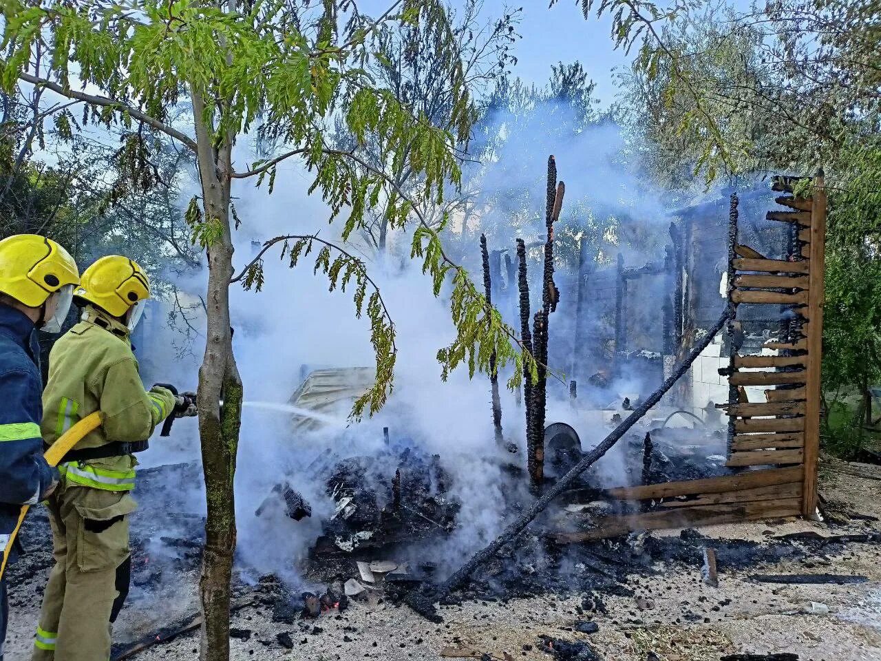 Геническ новости происшествия. Пожар в помещении. ЧС. Пожарные ЧС. Огонь ЧС.