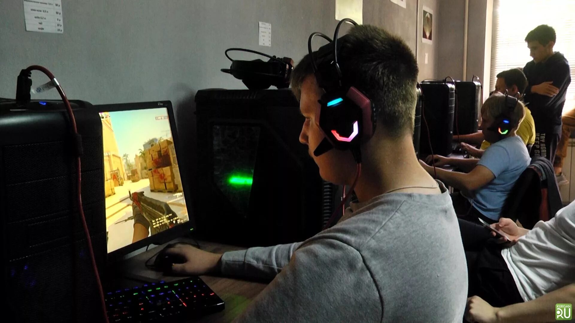 Геймер. Профессиональный геймер. Компьютерные игры. Люди играющие в компьютер. Знаменитые геймеры.