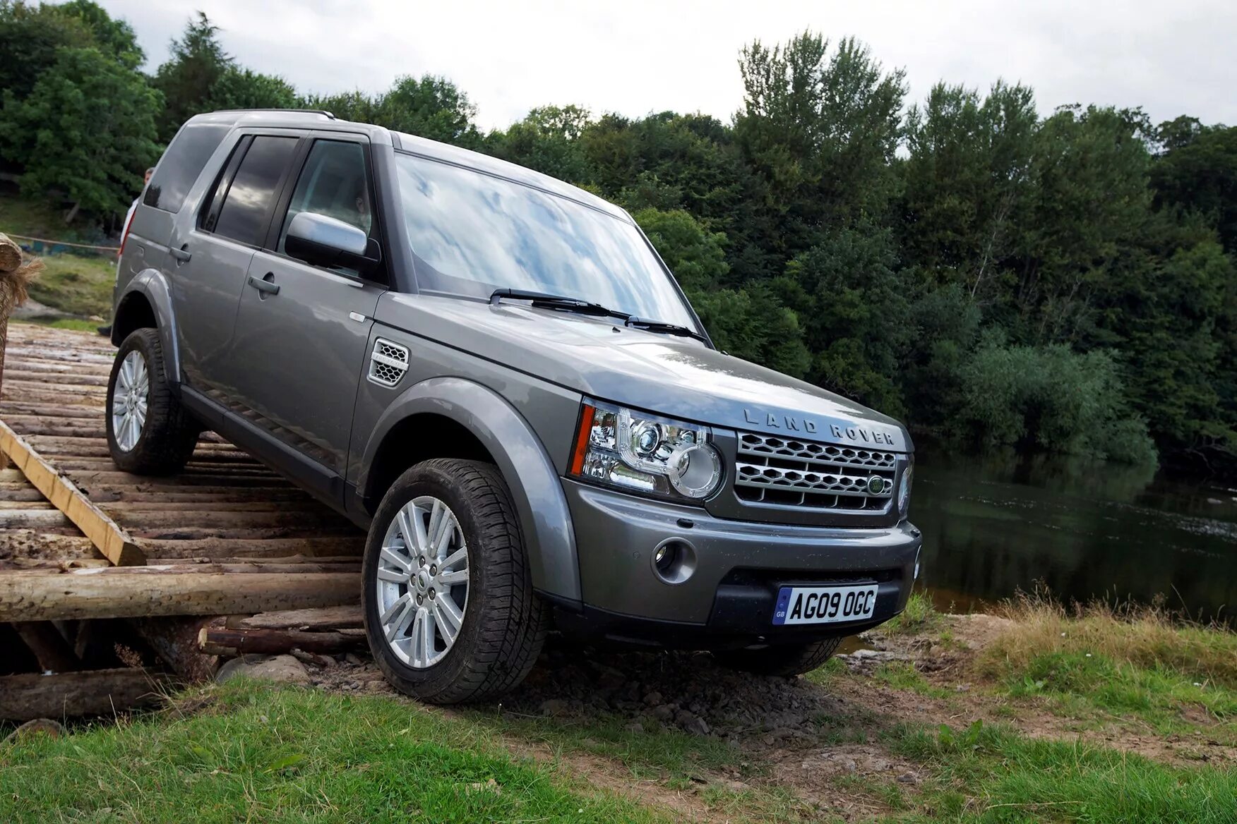 Discovery 4 цена. Ленд Ровер Дискавери 3 2006. Ленд Ровер Дискавери 2004. Land Rover Discovery 4 2017. Лэнд Ровер Дискавери 2006.