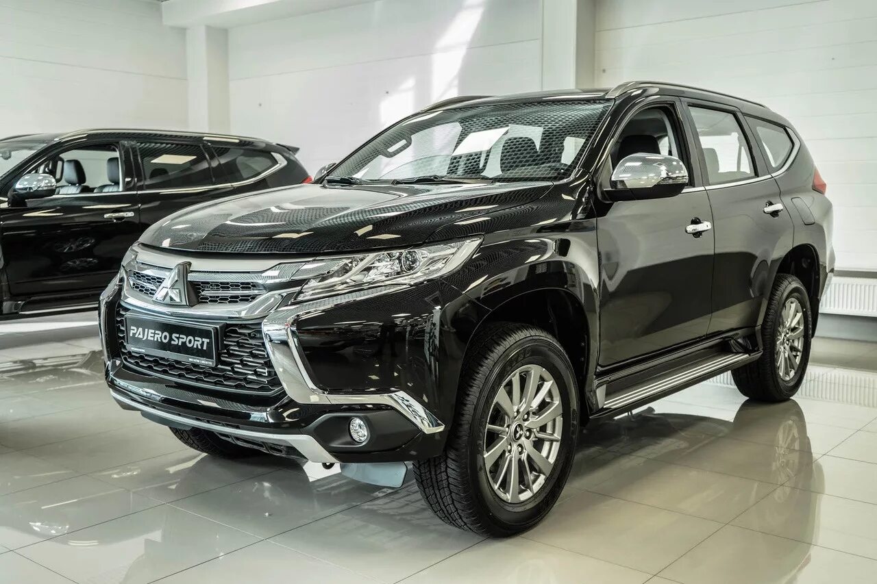 Mitsubishi pajero 2019. Митсубиси Паджеро 2019. Mitsubishi Pajero Sport 2019. Mitsubishi Паджеро 2019. Митсубиси Паджеро спорт 2019 года.