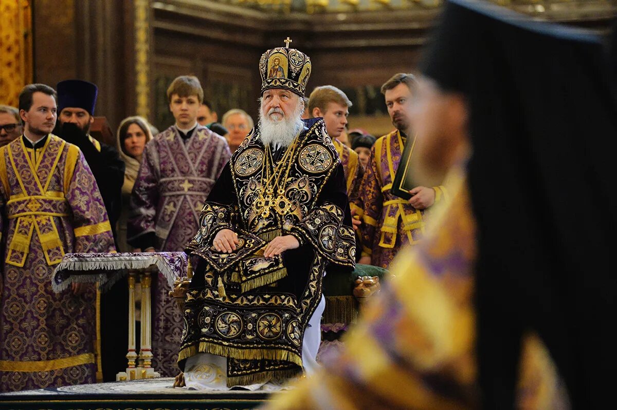 литургия патриарха. литургия богоявленский собор москва. литургия патриарха. литургия василия великого служба с патриархом. патриарх кирилл литургия.