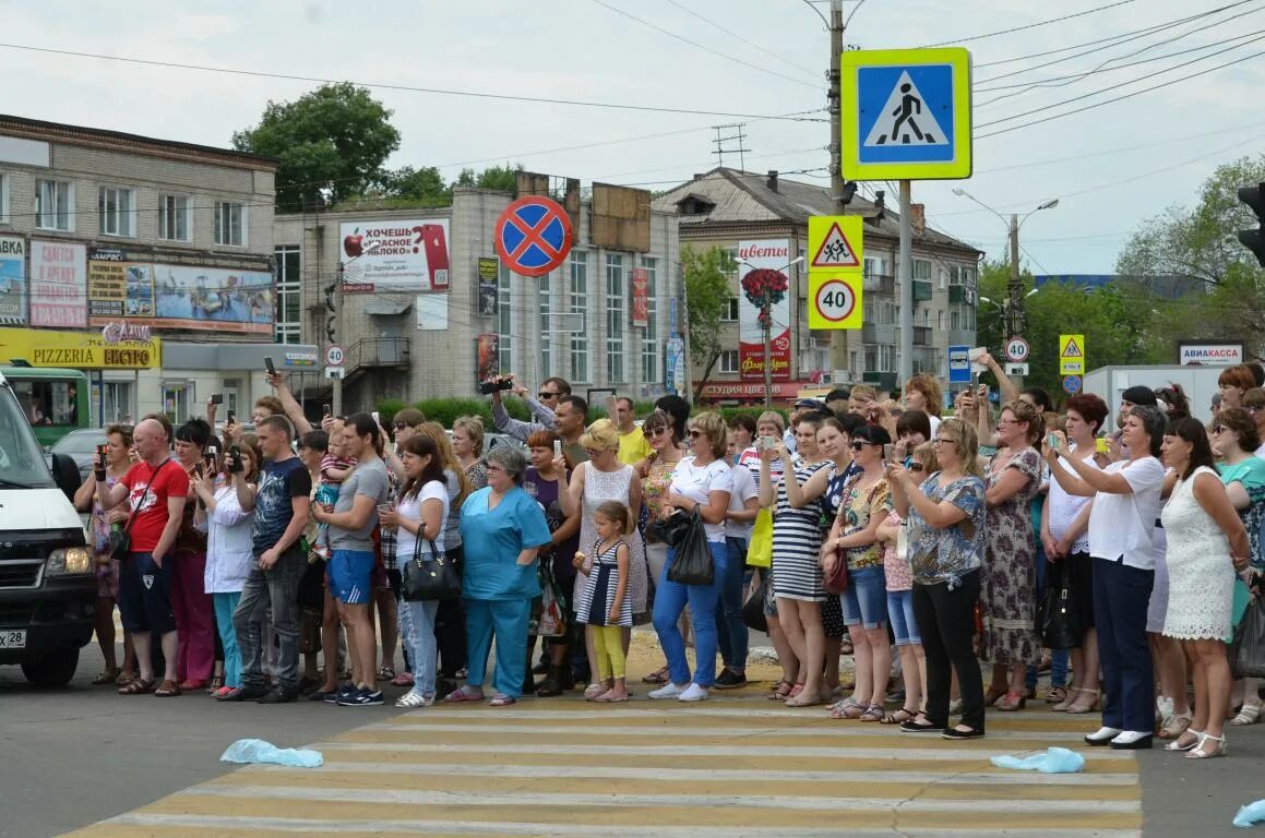 Новости белогорска амурской области. Будни Белогорск Амурская. Перекрёсток г. Арсеньев. Амур 28 инфо Белогорск будни. Фото с праздника день медработника Белогорск Амурской.