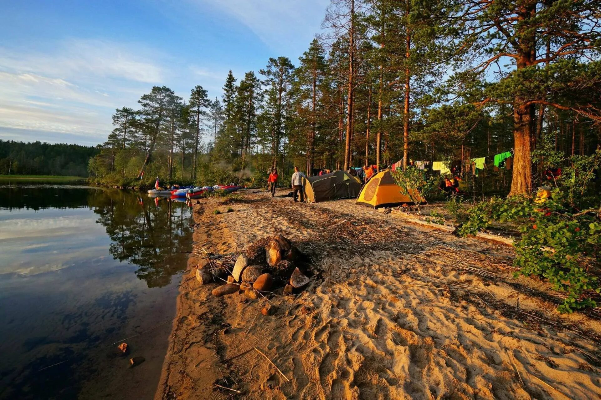 Camping river. Карелия сплав. Рускеала туристы. Видлица Карелия кемпинг. Кемпинг парк Ладога.