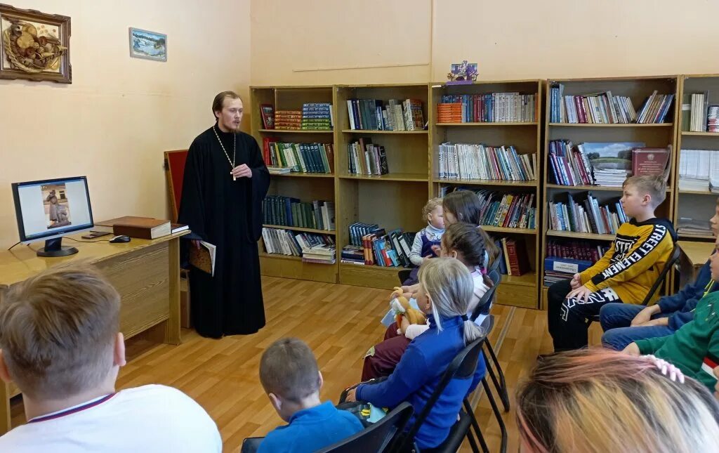 Церковная библиотека. Духовная православная библиотека. Православные монастырские библиотеки. Религиозная библиотека. Духовное наследие в книгах и чтении выставка в библиотеке.