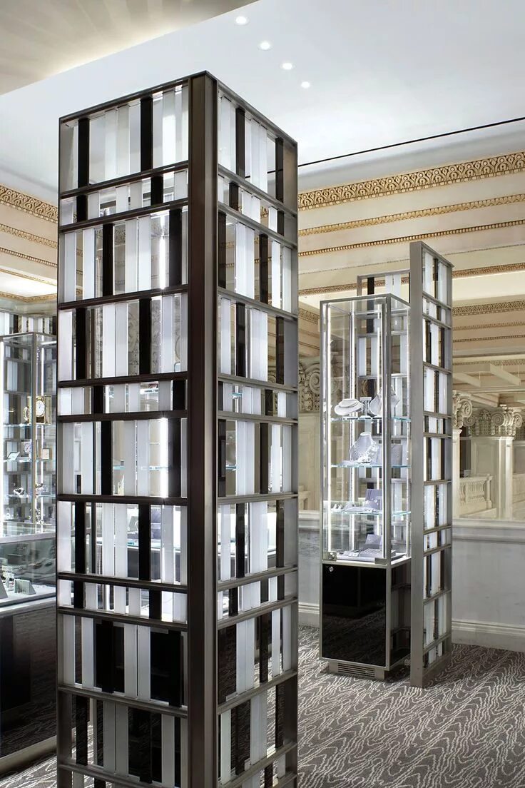 Зеркальная колонна. Декор колонны. Зеркальное панно. Колонны в интерьере офиса. Зеркальная колонна.