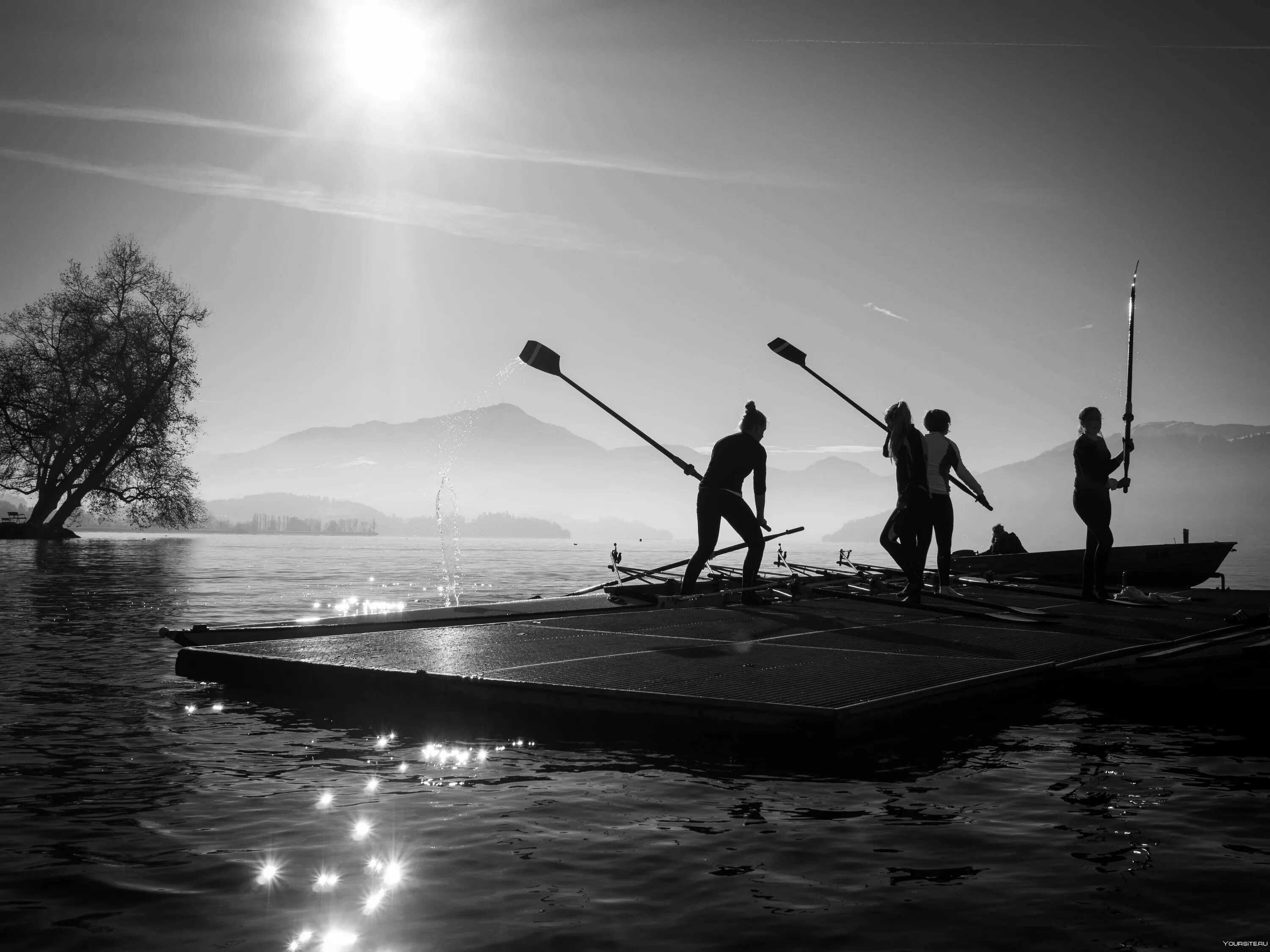 Лодка с веслами. Гребля на лодке. Лодка на веслах в море. Весло для гребли.