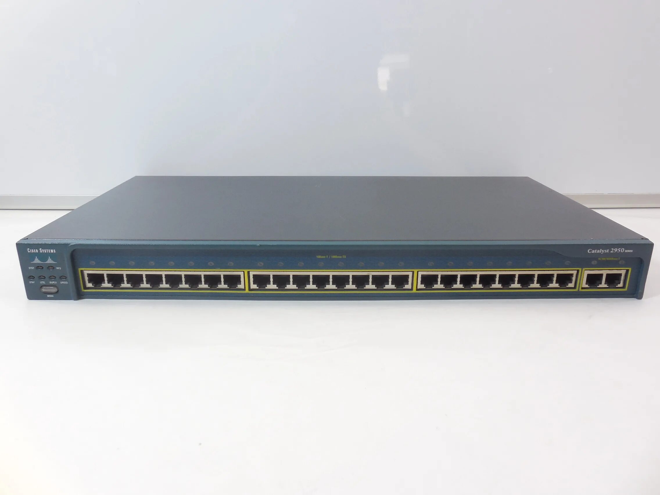 Cisco 2950. Cisco ws-c2950t-24. ws-c2950t-24. коммутатор cisco catalyst ws-c2950g-24. cisco 2950t-24.