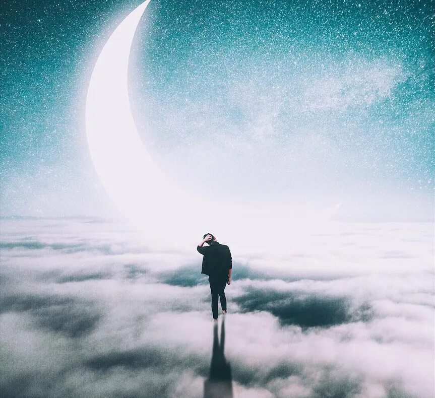 Два мистика луна. Луна. Ночные облака. Ay. Два мистика луна в облаках.