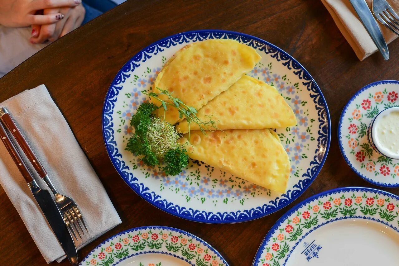 Особенности татарской кухни. Татарская кухня. Чирэм Казань ресторан. Татарский ресторан Чирэм Казань. Чирэм (Татарская кухня)+.