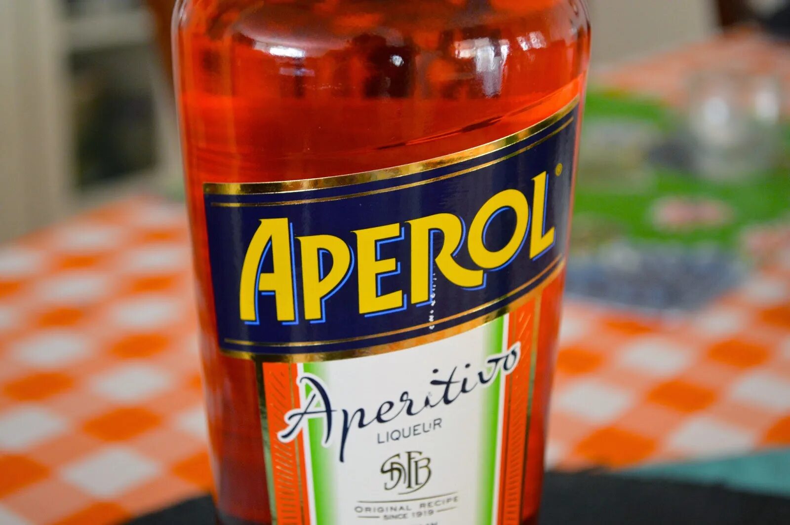 С чем пьют апероль в домашних. Aperol ликер. Апероль состав ликера. Биттер Апероль. Апероль Спритц.