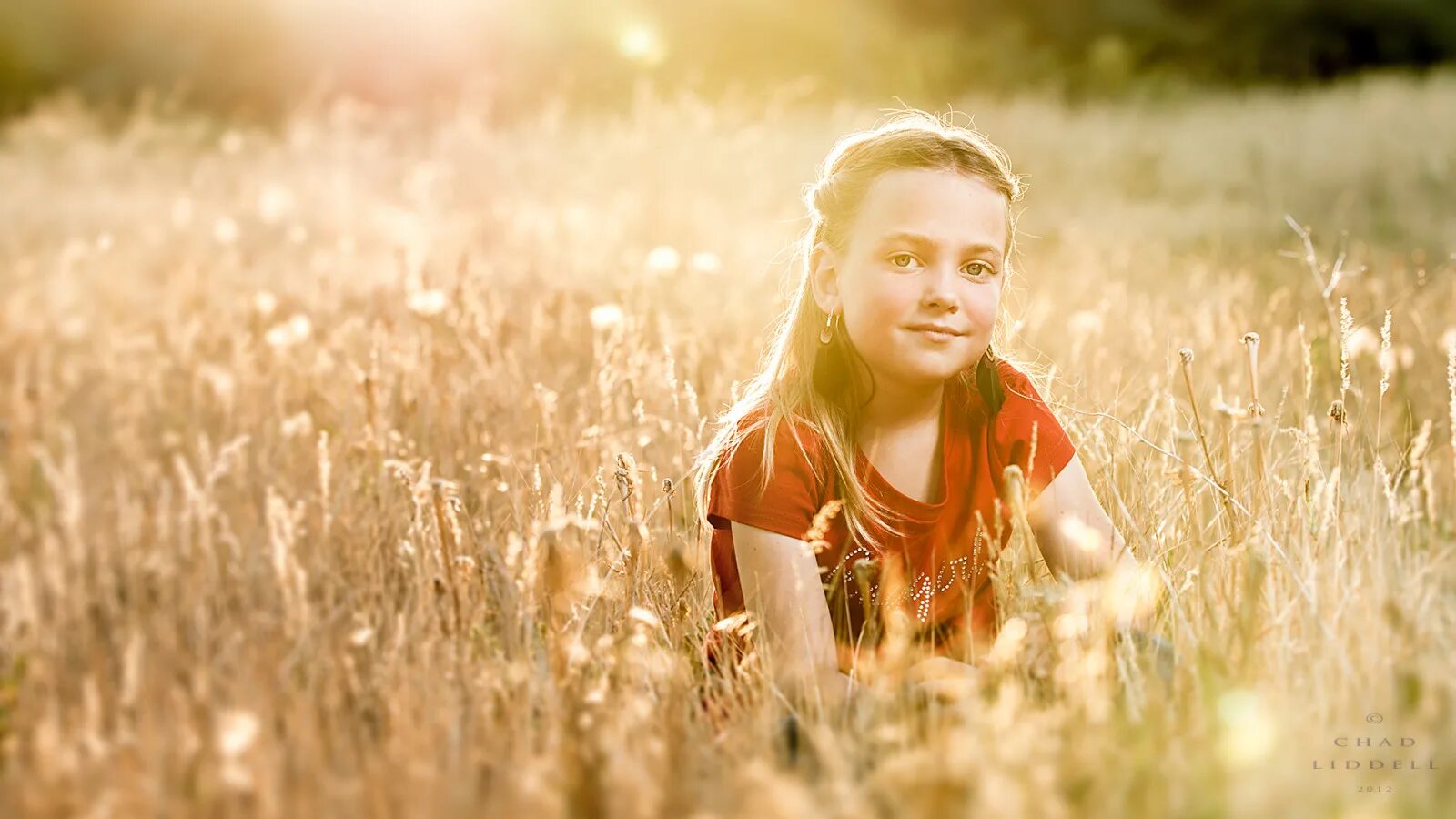 Сара тесситоре модель. Лето дети. Фотосессия в поле. Девочка с колосьями. Девочка поле видео.
