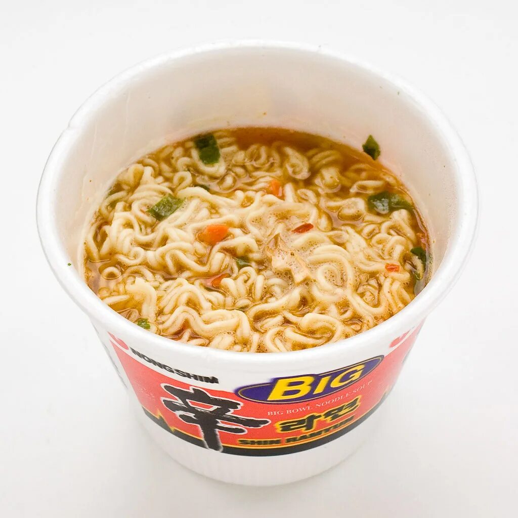 Заварная лапша. Китайская лапша instant Noodle. Китайская лапша Роллтон. Kimchi Shin лапша. Роллтон кимчи.