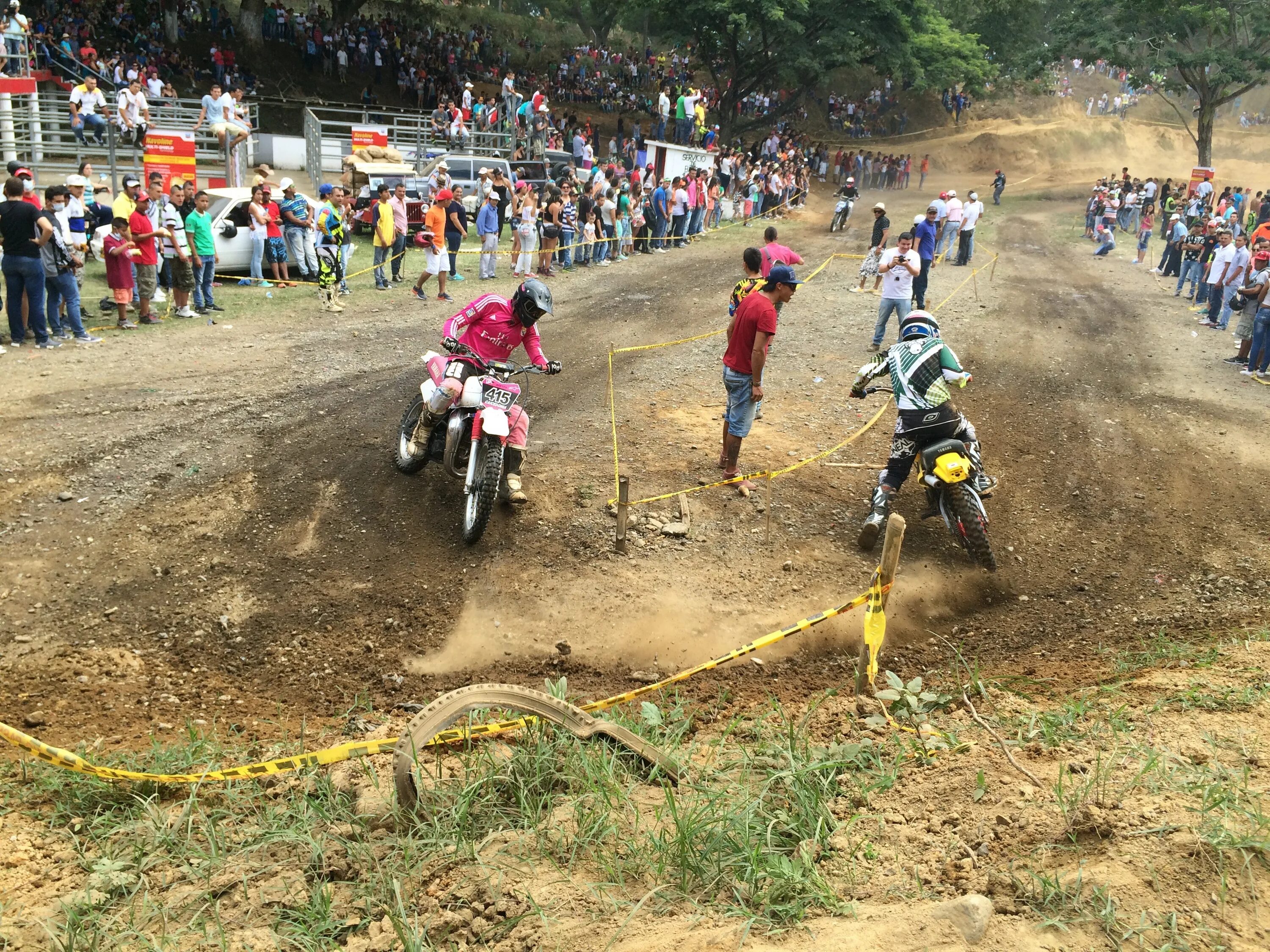 Arena racing. Мотокросс Арена. Эндуро соревнования. Соревнования гонки в тыквах. Мотоарена ПТЗ.