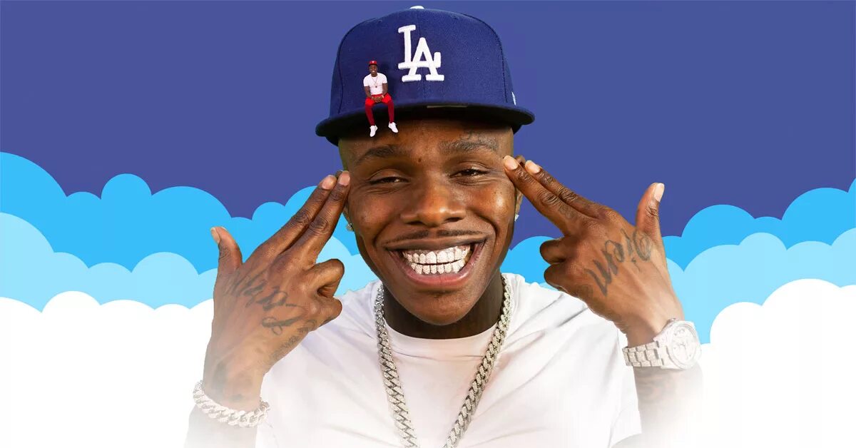 Dababy улыбается. Why певец. даб бейби. бэби рэпер. рэпер в синей кепке.