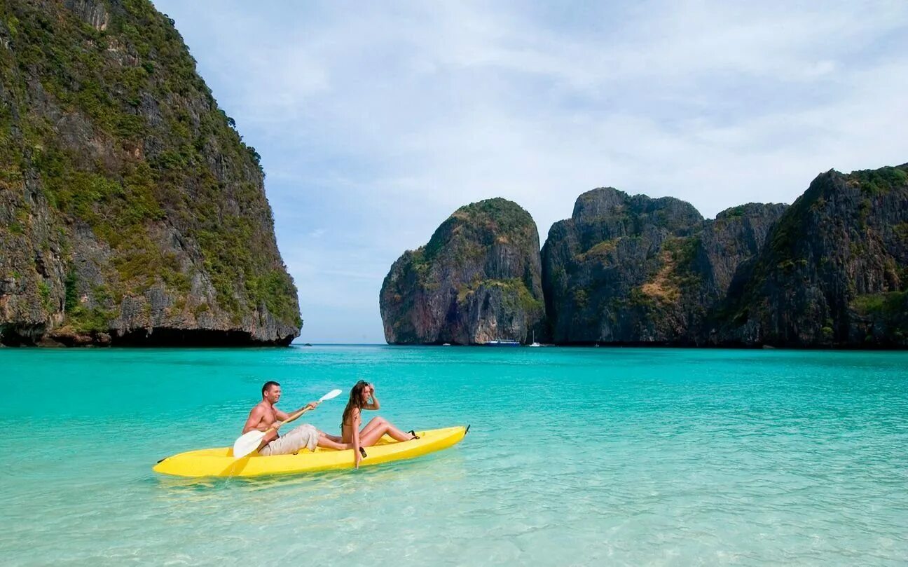 Тайланд в июле стоит ли ехать. Остров Пхи-Пхи Таиланд. Краби остров в Тайланде. Пхукет Пхи Пхи. Пляж Краби Таиланд.