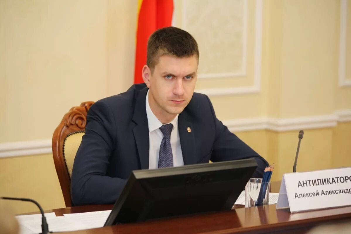 Губернатор калининграда антон алиханов. Молодые мэры. Молодые мэры. Молодые мэры. Самый молодой мэр александр старжинский.