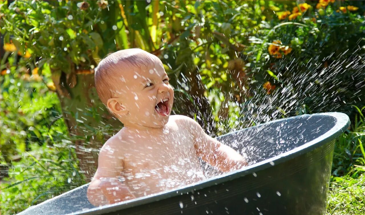 Закаливание. Закаливание водой детей. Водные процедуры. Водные процедуры закаливание. Сколько лет купаются