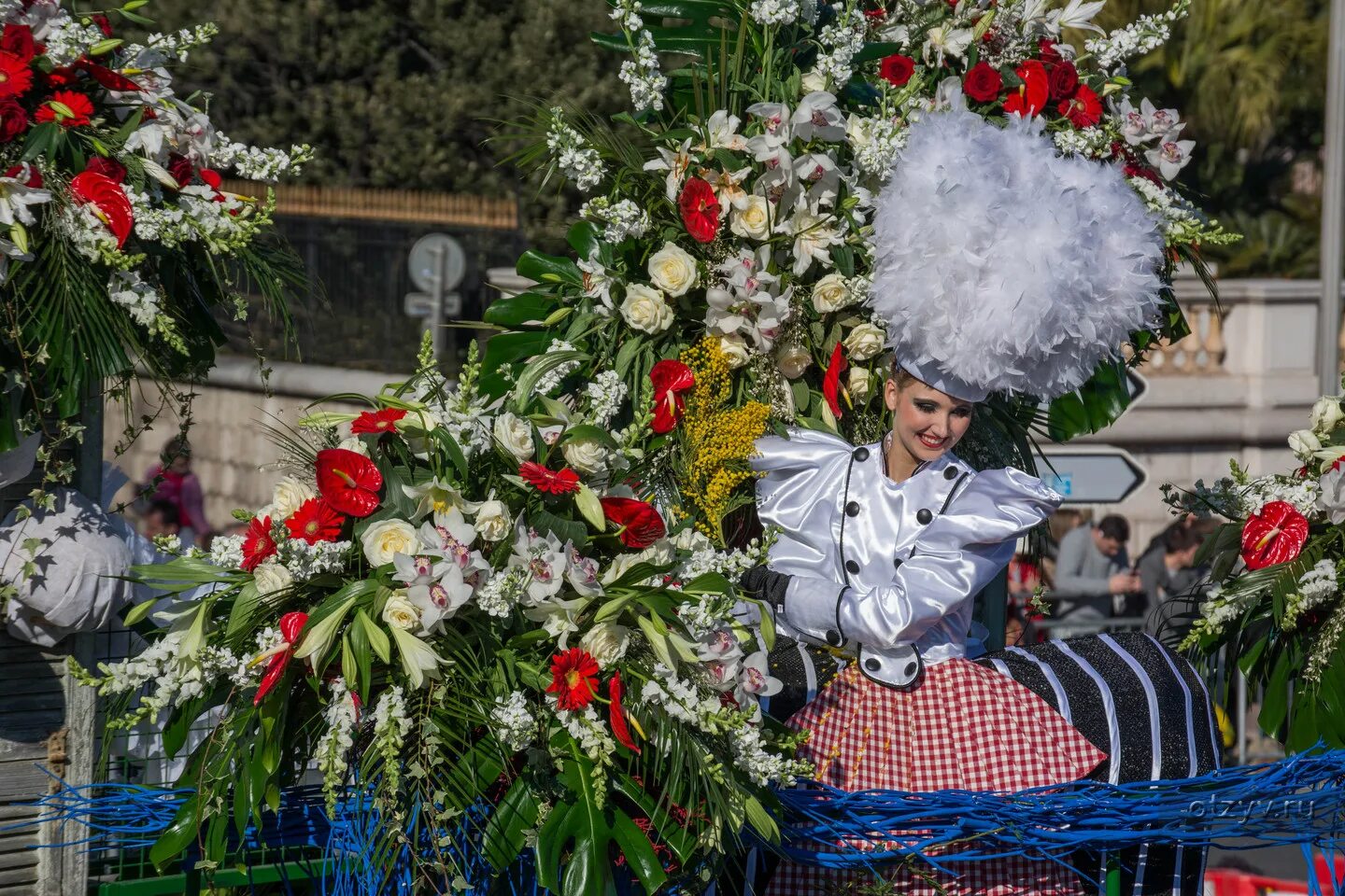 Цветы карнавальные. Карнавал цветов. Карнавал цветов в Ницце. Парад цветов во Франции. Италия парад цветов.