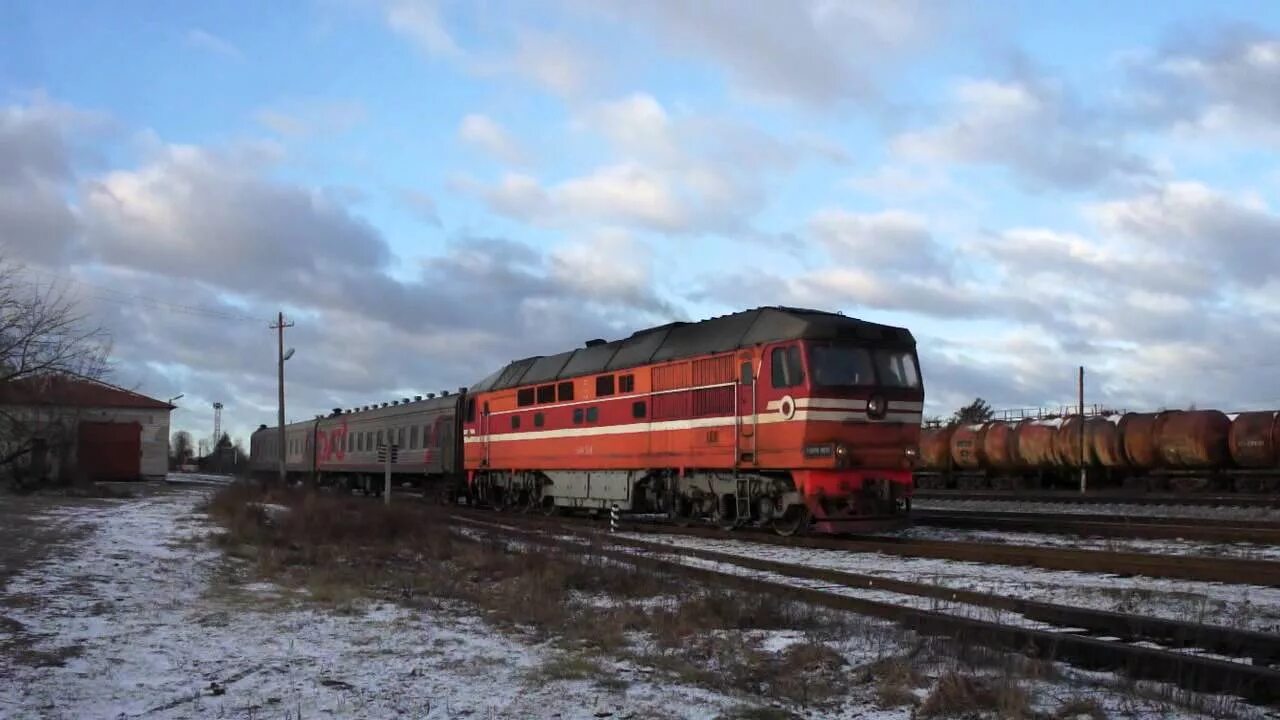 Поезд великие луки торопец. Поезд Бологое Торопец. Железная дорога Бологое Великие Луки. Пригородный поезд Великие Луки Бологое. Бологое Великие Луки электричка.