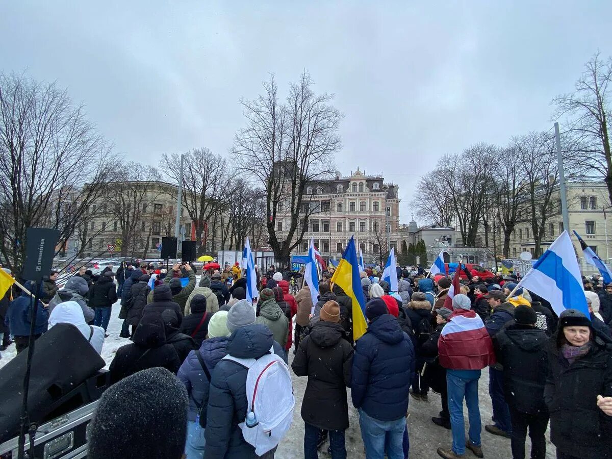 Фридом украина последние новости на русском. Митинг. Митинги в России. Митинг Украина.