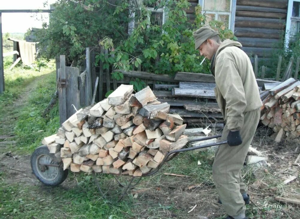 Дрова. Тележка для дров. Тачка для дров. Дрова украли. Они колят дрова