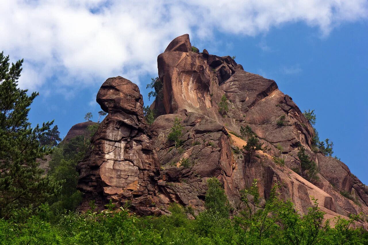национальный парк красноярские столбы. красноярск столбы горы такмак. красноярск скалы заповедник столбы. как называется группа скал красноярский край столбы. национальный парк столбы красноярск.