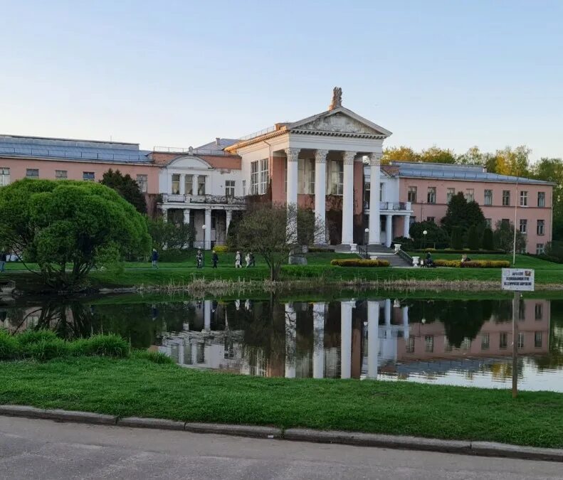Н. Н. Н. Ботанический пруд в ботаническом саду цицина. Н.