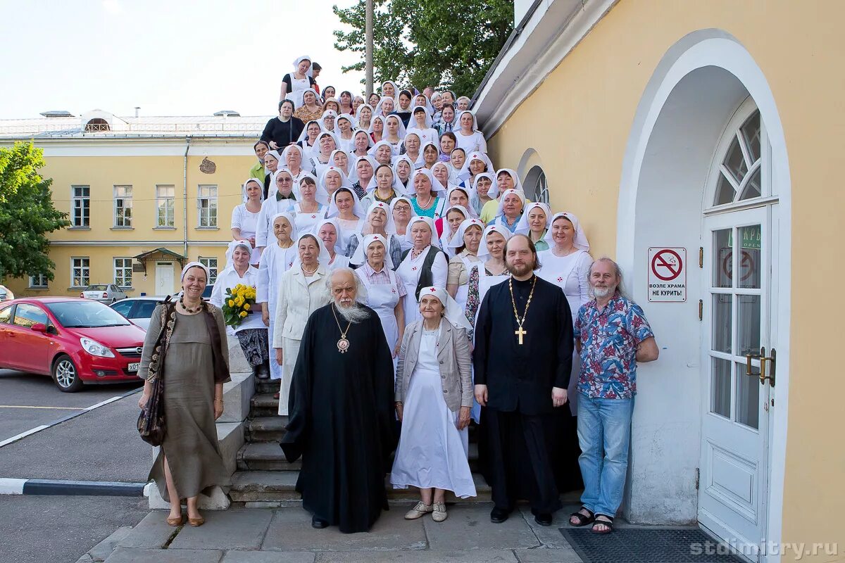 Больница царевича димитрия при первой градской. Свято-Димитриевское училище сестер милосердия. Училище сестер милосердия в Москве. Свято-Дмитровское медицинское училище сестёр милосердия. Храм Святого благоверного царевича Димитрия в Москве.