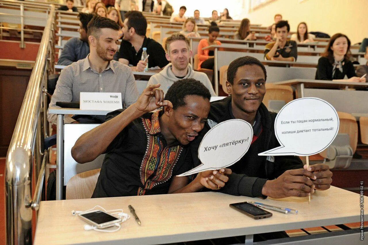 Семья 9 детей. Хочу смеяться. Хочу пятерку прикол. Хочу пять мем. Семья с 5 детьми.