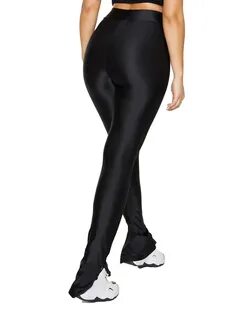 Современные глянцевые леггинсы с боковым вырезом. 