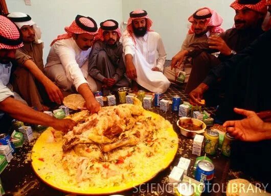 Что едят арабы. Арабы кушают. Арабы едят руками. Что кушают мусульмане.