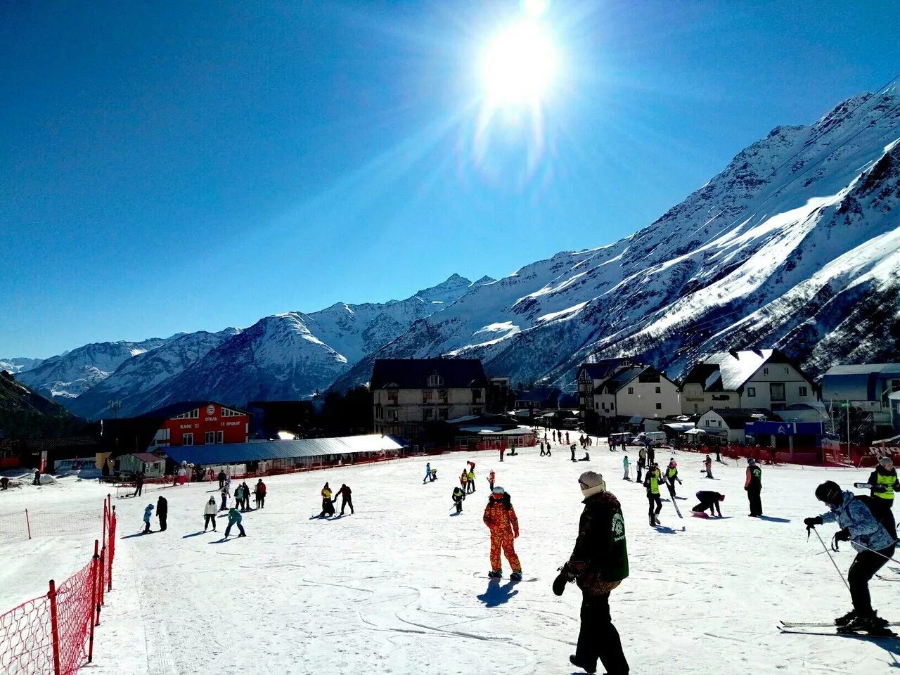 грунтовый стадион терскол. корона, село терскол. прогноз терскол. терскол мечеть. чегет в марте.