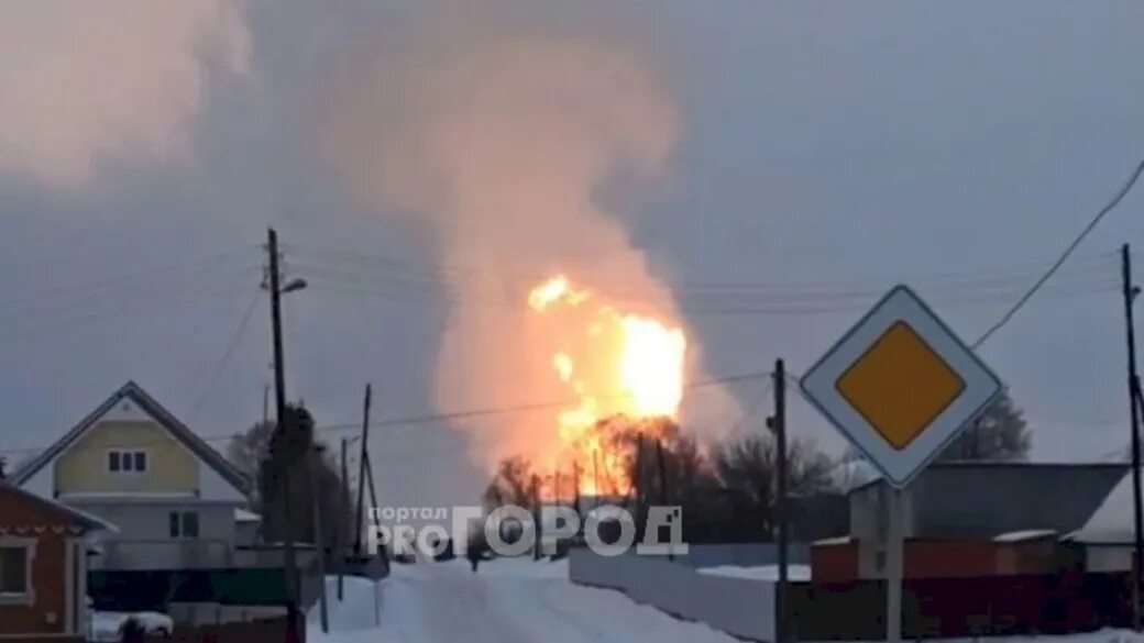 Что за взрывы были утром в энгельсе. Взрыв газопровода в Чувашии. Взрыв газа Чувашия 20 декабря 2022. Взрыв газопровода Уренгой Помары Ужгород. Пожар на газопроводе.