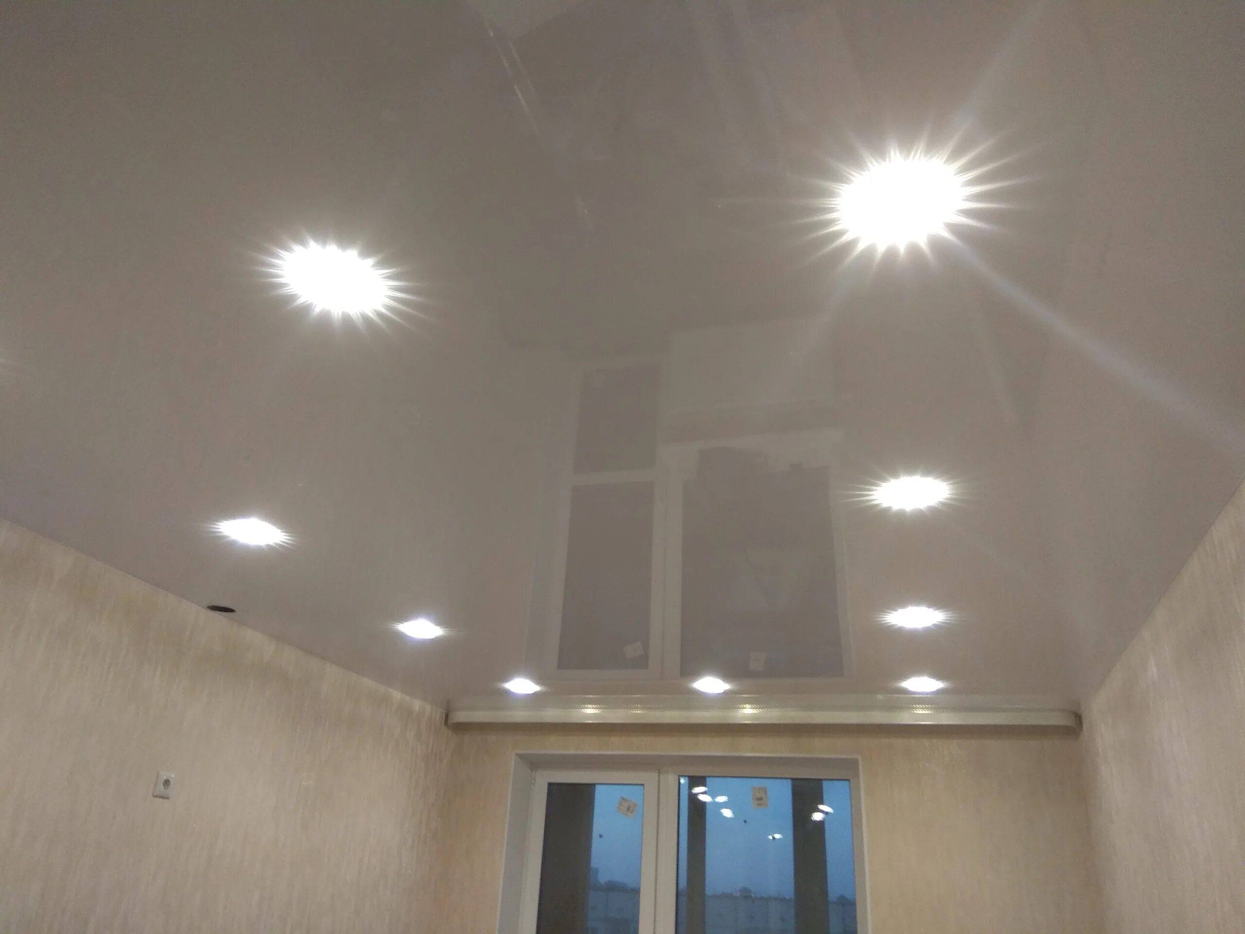 навесные потолки. натяжные потолки. тканевый натяжной потолок с подсветкой. синий натяжной потолок. натяжные потолки.