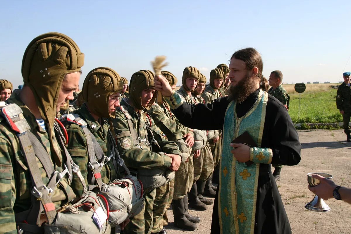 Капеллан военный священник. Военный капеллан в Российской армии. Военный капеллан в армии РФ. Священники в Российской армии.